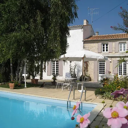 Gagnepain La Riviere Nocleg ze śniadaniem 3*