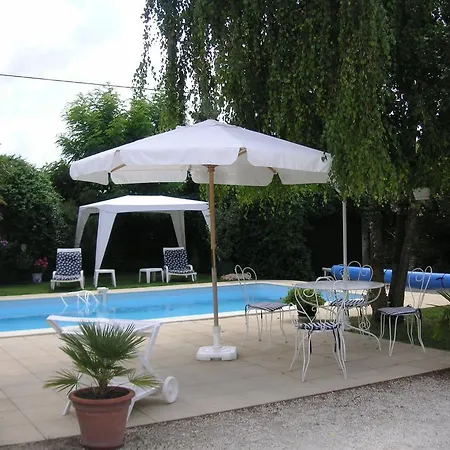 Gagnepain La Riviere Nocleg ze śniadaniem 3*